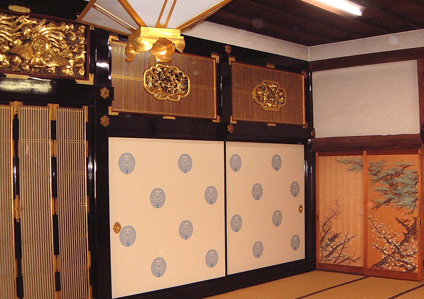 寺紋型押し襖の画像
