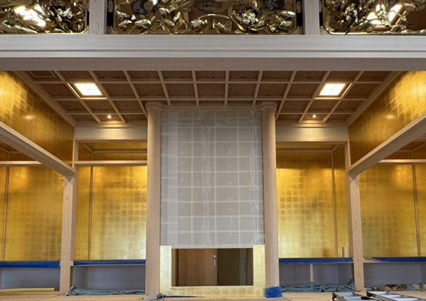 寺院内陣金箔紙張りの画像