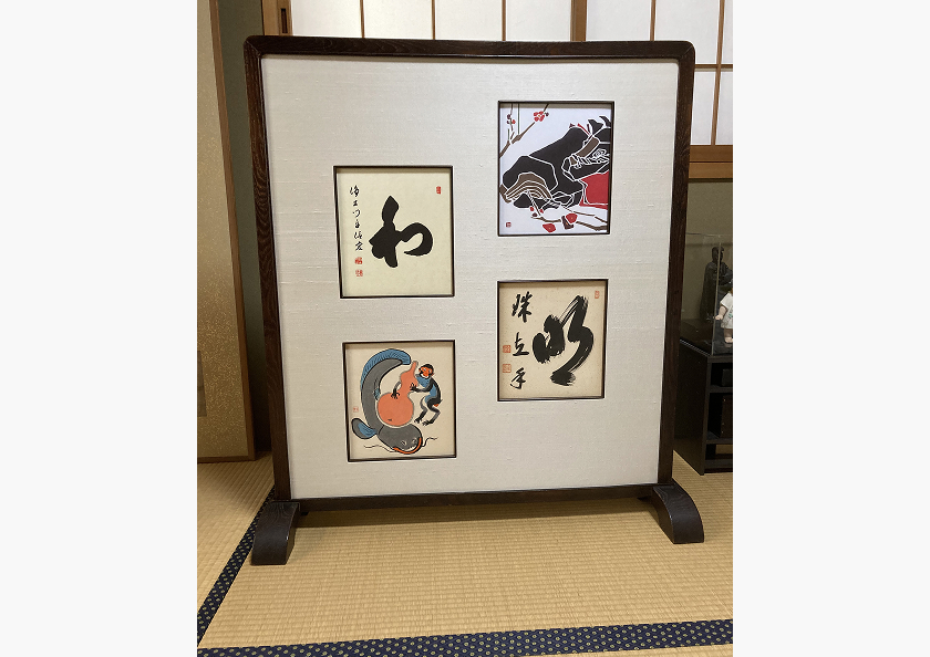 窓付き衝立の画像