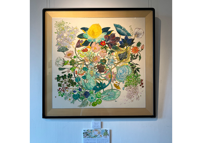 和額・黒塗り縁の画像